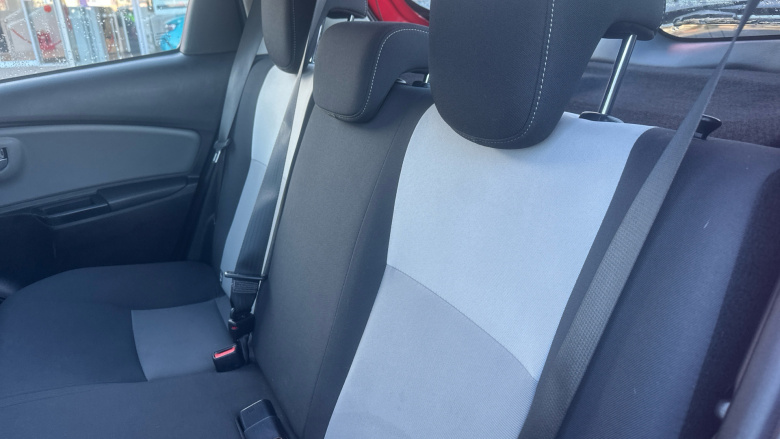 Toyota Yaris 1.5 VVT-i Icon 5dr CVT Petrol Hatchback